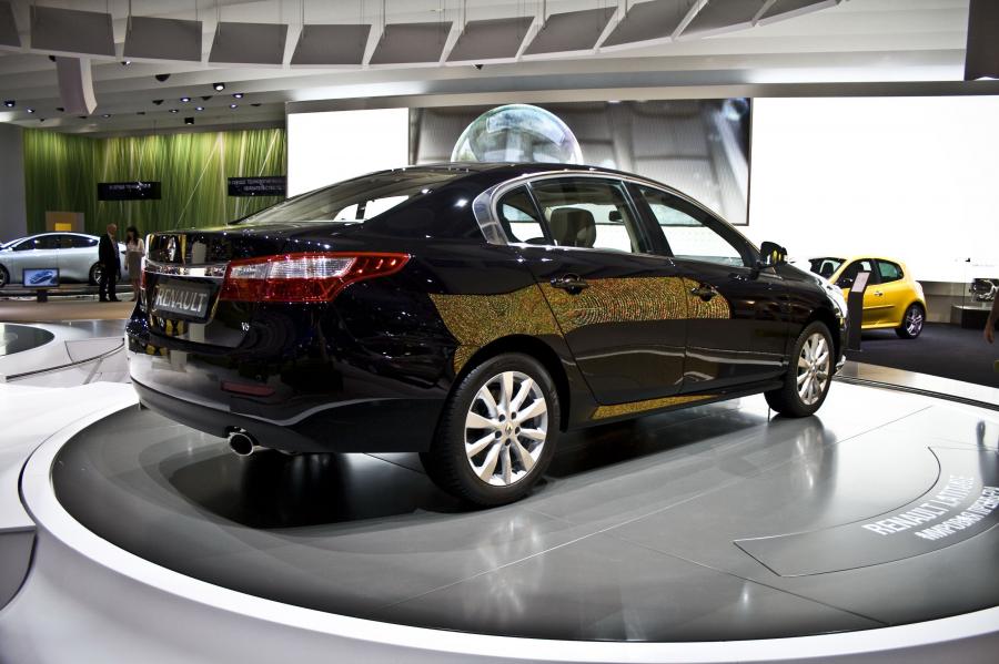  Renault Latitude 2011 года  (фото 7 из 40)